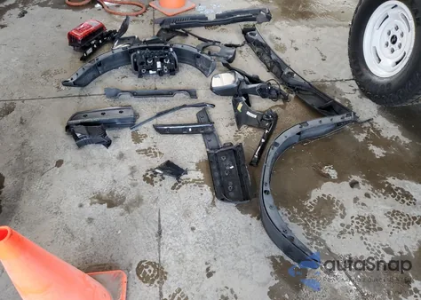 2025 Ford Bronco Heritage z USA, uszkodzony, nr VIN 1FMEE4DP0SLA51145